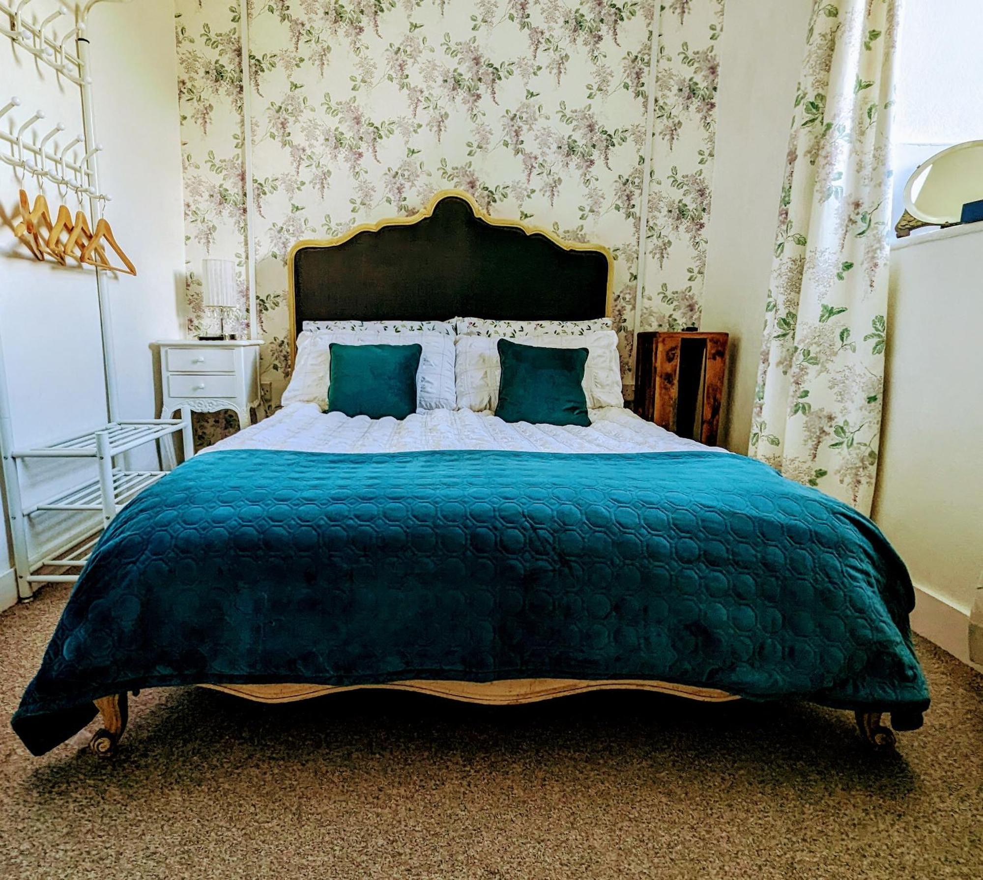 Britannia House Vintage B&B Cornwall Helston Room photo