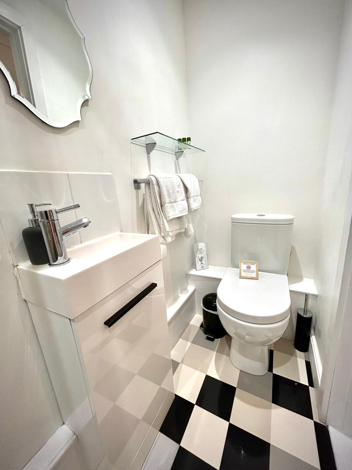 Britannia House Vintage B&B Cornwall Helston Room photo